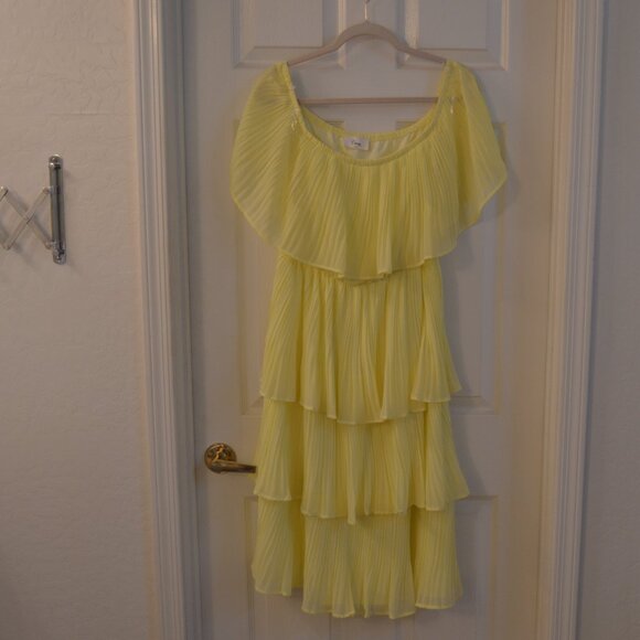 Yellow lined Ruffled Dress - Picture 3 of 4